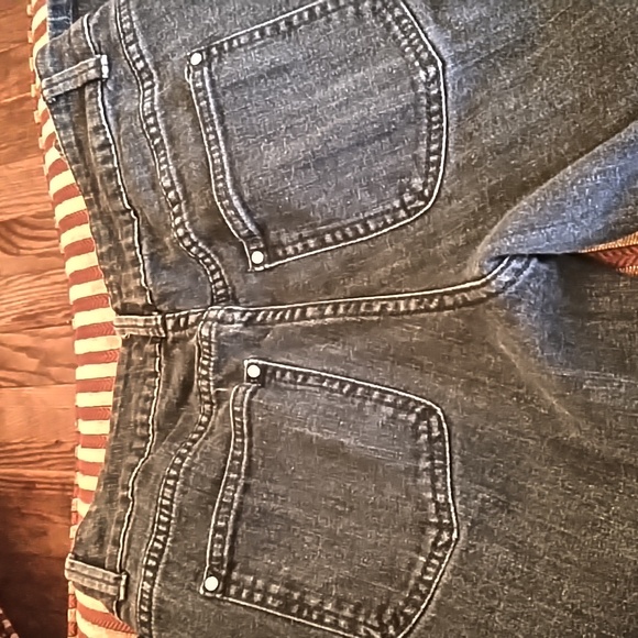 Women's like new Elle dark blue mid rise jeans size 6 Regular.  Back to school! - Picture 3 of 5